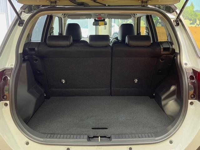 ���i�̂���������ʋ΁A���}���ɏ\���ȉ׎��X�y�[�X���m�ۂ��Ă���܂��B�Z�J���h�V�[�g��|���ƁA�傫�ȉו��̐ύڂ��\�ł���