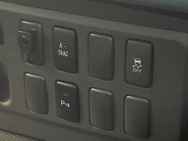ＦＪクルーザー カラーパッケージ　４ＷＤ　純正７インチＳＤナビ　バックカメラ　禁煙車　ドラレコ　コーナーセンサー　ＨＩＤヘッド　ＥＴＣ　クルコン　２トーンカラー　Ｂｌｕｅｔｏｏｔｈ再生　１７インチアルミ　オートライト（6枚目）
