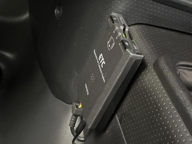 ＦＪクルーザー カラーパッケージ　４ＷＤ　純正７インチＳＤナビ　バックカメラ　禁煙車　ドラレコ　コーナーセンサー　ＨＩＤヘッド　ＥＴＣ　クルコン　２トーンカラー　Ｂｌｕｅｔｏｏｔｈ再生　１７インチアルミ　オートライト（7枚目）