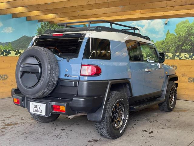 ＦＪクルーザー カラーパッケージ　４ＷＤ　純正７インチＳＤナビ　バックカメラ　禁煙車　ドラレコ　コーナーセンサー　ＨＩＤヘッド　ＥＴＣ　クルコン　２トーンカラー　Ｂｌｕｅｔｏｏｔｈ再生　１７インチアルミ　オートライト（17枚目）