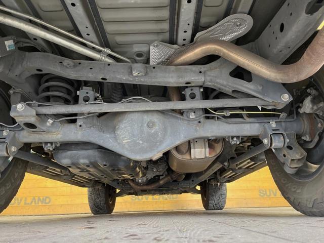 ＦＪクルーザー カラーパッケージ　４ＷＤ　純正７インチＳＤナビ　バックカメラ　禁煙車　ドラレコ　コーナーセンサー　ＨＩＤヘッド　ＥＴＣ　クルコン　２トーンカラー　Ｂｌｕｅｔｏｏｔｈ再生　１７インチアルミ　オートライト（19枚目）