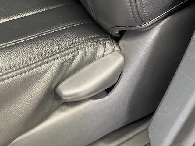 ＦＪクルーザー カラーパッケージ　４ＷＤ　純正７インチＳＤナビ　バックカメラ　禁煙車　ドラレコ　コーナーセンサー　ＨＩＤヘッド　ＥＴＣ　クルコン　２トーンカラー　Ｂｌｕｅｔｏｏｔｈ再生　１７インチアルミ　オートライト（22枚目）