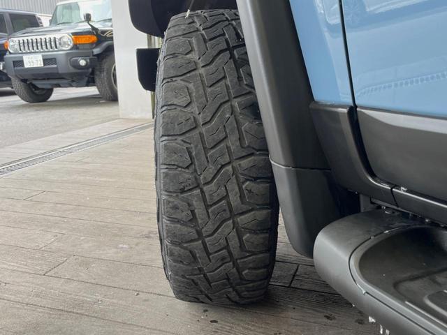 ＦＪクルーザー カラーパッケージ　４ＷＤ　純正７インチＳＤナビ　バックカメラ　禁煙車　ドラレコ　コーナーセンサー　ＨＩＤヘッド　ＥＴＣ　クルコン　２トーンカラー　Ｂｌｕｅｔｏｏｔｈ再生　１７インチアルミ　オートライト（25枚目）