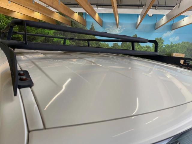 ＦＪクルーザー カラーパッケージ　４ＷＤ　純正７インチＳＤナビ　バックカメラ　禁煙車　ドラレコ　コーナーセンサー　ＨＩＤヘッド　ＥＴＣ　クルコン　２トーンカラー　Ｂｌｕｅｔｏｏｔｈ再生　１７インチアルミ　オートライト（26枚目）