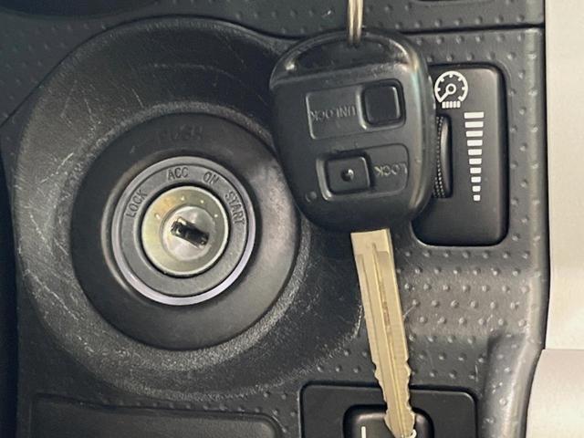 ＦＪクルーザー カラーパッケージ　４ＷＤ　純正７インチＳＤナビ　バックカメラ　禁煙車　ドラレコ　コーナーセンサー　ＨＩＤヘッド　ＥＴＣ　クルコン　２トーンカラー　Ｂｌｕｅｔｏｏｔｈ再生　１７インチアルミ　オートライト（33枚目）