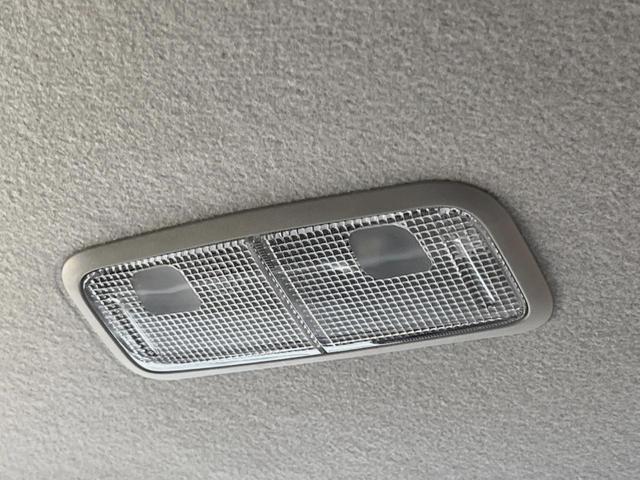 ＦＪクルーザー カラーパッケージ　４ＷＤ　純正７インチＳＤナビ　バックカメラ　禁煙車　ドラレコ　コーナーセンサー　ＨＩＤヘッド　ＥＴＣ　クルコン　２トーンカラー　Ｂｌｕｅｔｏｏｔｈ再生　１７インチアルミ　オートライト（39枚目）