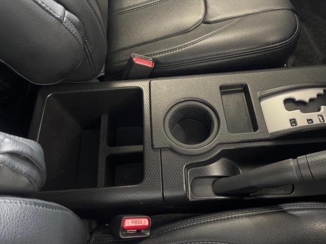 ＦＪクルーザー カラーパッケージ　４ＷＤ　純正７インチＳＤナビ　バックカメラ　禁煙車　ドラレコ　コーナーセンサー　ＨＩＤヘッド　ＥＴＣ　クルコン　２トーンカラー　Ｂｌｕｅｔｏｏｔｈ再生　１７インチアルミ　オートライト（43枚目）