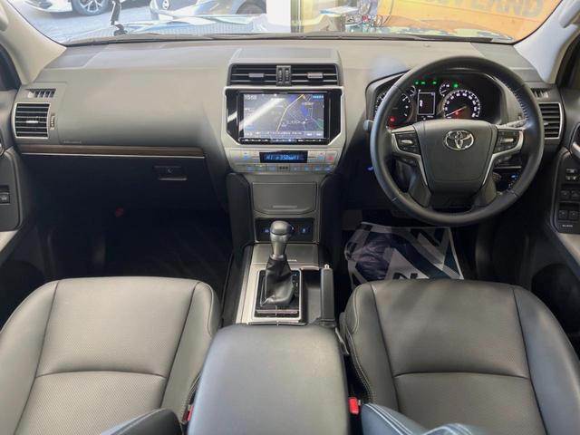 ランドクルーザープラド ＴＸ　Ｌパッケージ　マットブラックエディション　サンルーフ　ＢＩＧ－Ｘ９型ナビ　バックカメラ　セーフティセンス　レーダークルーズ　黒革シート　シートベンチレーション　グレード専用１８インチアルミ　革巻きステアリング　スマートキー　ＬＥＤヘッド（2枚目）