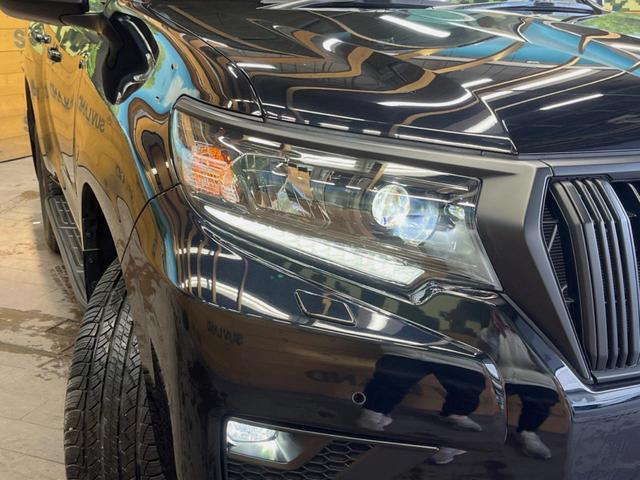 ランドクルーザープラド ＴＸ　Ｌパッケージ　マットブラックエディション　サンルーフ　ＢＩＧ－Ｘ９型ナビ　バックカメラ　セーフティセンス　レーダークルーズ　黒革シート　シートベンチレーション　グレード専用１８インチアルミ　革巻きステアリング　スマートキー　ＬＥＤヘッド（12枚目）