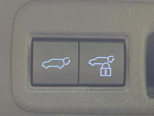 ハリアー Ｇ　８インチディスプレイオーディオ　バックカメラ　セーフティセンス　レーダークルーズ　ハーフレザーシート　パワーバックドア　純正１８インチアルミ　ＬＥＤヘッド　パワーシート　革巻きステアリング　ＥＴＣ（7枚目）