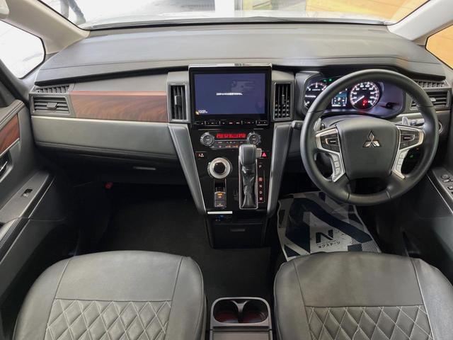 デリカＤ：５ Ｐ　４ＷＤ　ディーゼル　禁煙車　純正１０．１型ナビ　全周囲カメラ　レーダークルーズ　両側電動スライドドア　パワーバックドア　ブラインドスポットモニター　ＬＥＤヘッド　シートヒーター　パワーシート　ＥＴＣ（2枚目）