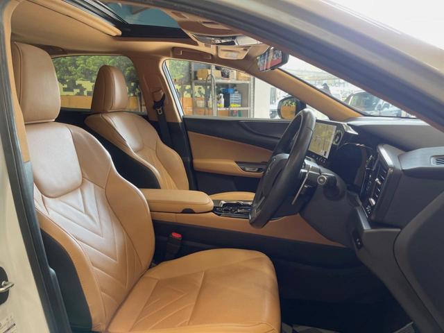 ＮＸ ＮＸ３５０ｈ　バージョンＬ　サンルーフ　１４型ディスプレイオーディオ　全周囲カメラ　プリクラッシュセーフティ　レーダークルーズ　茶革シート　デジタルインナーミラー　純正２０インチアルミ　シートベンチレーション　三眼ＬＥＤヘッド（8枚目）