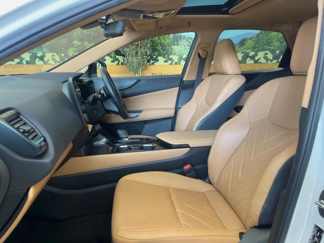 ＮＸ ＮＸ３５０ｈ　バージョンＬ　サンルーフ　１４型ディスプレイオーディオ　全周囲カメラ　プリクラッシュセーフティ　レーダークルーズ　茶革シート　デジタルインナーミラー　純正２０インチアルミ　シートベンチレーション　三眼ＬＥＤヘッド（23枚目）