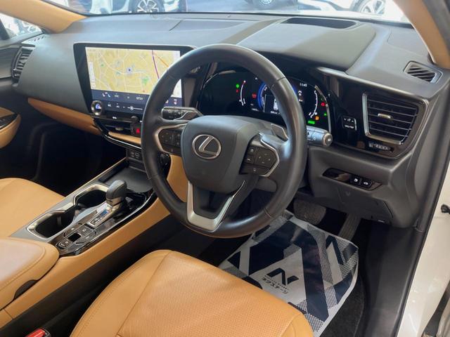 ＮＸ ＮＸ３５０ｈ　バージョンＬ　サンルーフ　１４型ディスプレイオーディオ　全周囲カメラ　プリクラッシュセーフティ　レーダークルーズ　茶革シート　デジタルインナーミラー　純正２０インチアルミ　シートベンチレーション　三眼ＬＥＤヘッド（32枚目）