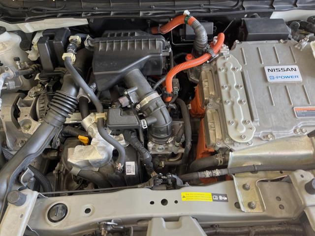 キックス X 純正9インチナビ 全周囲カメラ インテリジェントエマージェンシー プロパイロット 禁煙車 ハーフレザーシート コーナーセンサー ルーフレール オートブレーキホールド LEDヘッド 17インチアルミ(18枚目)