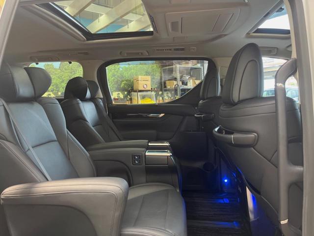 アルファード ２．５Ｓ　Ｃパッケージ　サンルーフ　１０．５インチメーカーナビ　全周囲カメラ　セーフティセンス　レーダークルーズ　両側パワスラ　デジタルインナーミラー　フリップダウン　ブラインドスポットモニター　パワーバックドア　合皮シート（35枚目）