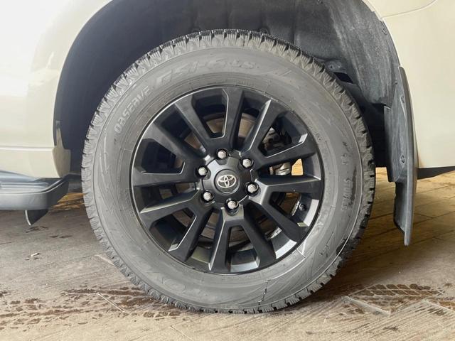 �y�����P�W�C���`�A���~�z�C�[���z�O�ςɃ}�b�`���������A���~�z�C�[���𑕒����Ă���܂��B�e��ЊO�A���~�z�C�[����A�X�^�b�h���X�^�C�����戵�����Ă���܂��B���񂲑��k����������