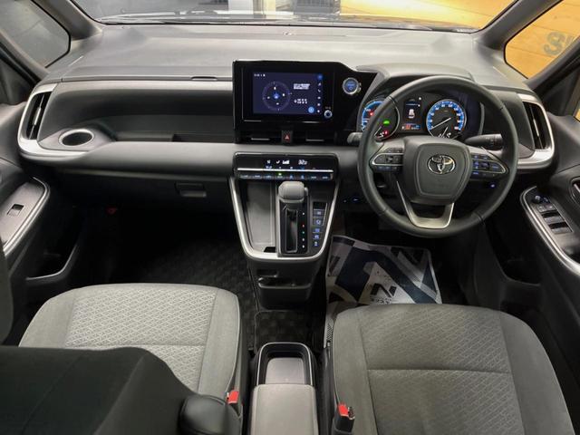 ヴォクシー ハイブリッドＳ－Ｇ　８インチディスプレイオーディオ　バックカメラ　セーフティセンス　レーダークルーズ　両側パワスラ　フリップダウン　ＬＥＤヘッド　革巻きステアリング　純正１６インチアルミ　オートエアコン　ＥＴＣビルトイン（2枚目）