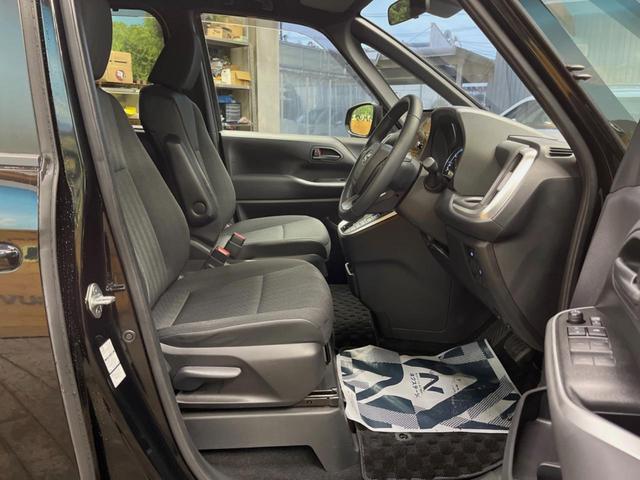 ヴォクシー ハイブリッドＳ－Ｇ　８インチディスプレイオーディオ　バックカメラ　セーフティセンス　レーダークルーズ　両側パワスラ　フリップダウン　ＬＥＤヘッド　革巻きステアリング　純正１６インチアルミ　オートエアコン　ＥＴＣビルトイン（7枚目）