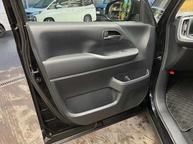 ヴォクシー ハイブリッドＳ－Ｇ　８インチディスプレイオーディオ　バックカメラ　セーフティセンス　レーダークルーズ　両側パワスラ　フリップダウン　ＬＥＤヘッド　革巻きステアリング　純正１６インチアルミ　オートエアコン　ＥＴＣビルトイン（26枚目）