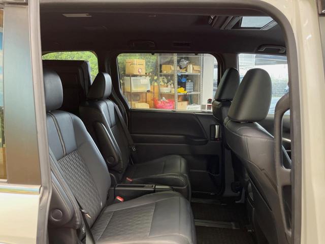 ノア ハイブリッドＳ－Ｚ　純正１０．５型ナビ　フリップダウンモニター　全周囲カメラ　１００Ｖ電源　衝突被害軽減システム　レーダークルーズ　禁煙車　電動リアゲート　コーナーセンサー　ＬＥＤヘッド　ＥＴＣ２．０（9枚目）