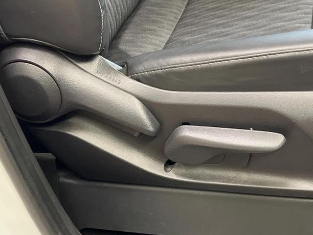 ノア ハイブリッドＳ－Ｚ　純正１０．５型ナビ　フリップダウンモニター　全周囲カメラ　１００Ｖ電源　衝突被害軽減システム　レーダークルーズ　禁煙車　電動リアゲート　コーナーセンサー　ＬＥＤヘッド　ＥＴＣ２．０（28枚目）