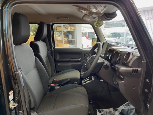 ジムニーノマド ＦＣ　登録済未使用車　４ＷＤ　４ＡＴ　スズキセーフティーサポート　シートヒーター　純正革巻きステアリング　１５インチ純正アルミ　ＬＥＤヘッド　ヘッドライトウォッシャー　衝突軽減装備　車線逸脱警告装備（6枚目）