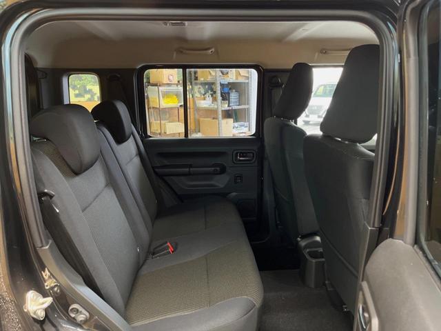 ジムニーノマド ＦＣ　登録済未使用車　４ＷＤ　４ＡＴ　スズキセーフティーサポート　シートヒーター　純正革巻きステアリング　１５インチ純正アルミ　ＬＥＤヘッド　ヘッドライトウォッシャー　衝突軽減装備　車線逸脱警告装備（7枚目）