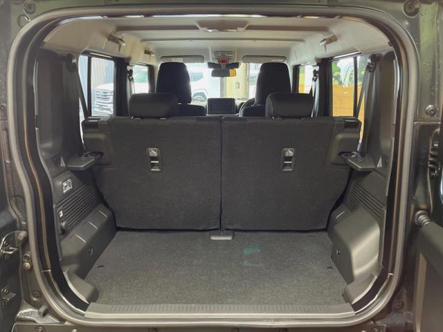 ジムニーノマド ＦＣ　登録済未使用車　４ＷＤ　４ＡＴ　スズキセーフティーサポート　シートヒーター　純正革巻きステアリング　１５インチ純正アルミ　ＬＥＤヘッド　ヘッドライトウォッシャー　衝突軽減装備　車線逸脱警告装備（8枚目）