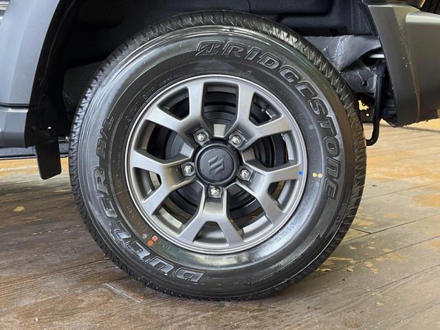 ジムニーノマド ＦＣ　登録済未使用車　４ＷＤ　４ＡＴ　スズキセーフティーサポート　シートヒーター　純正革巻きステアリング　１５インチ純正アルミ　ＬＥＤヘッド　ヘッドライトウォッシャー　衝突軽減装備　車線逸脱警告装備（10枚目）