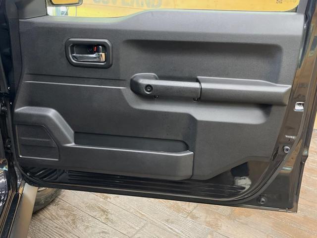 ジムニーノマド ＦＣ　登録済未使用車　４ＷＤ　４ＡＴ　スズキセーフティーサポート　シートヒーター　純正革巻きステアリング　１５インチ純正アルミ　ＬＥＤヘッド　ヘッドライトウォッシャー　衝突軽減装備　車線逸脱警告装備（20枚目）