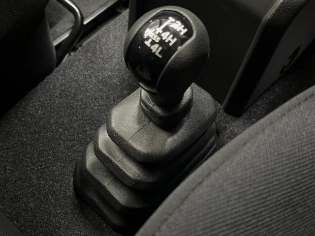 ジムニーノマド ＦＣ　登録済未使用車　４ＷＤ　４ＡＴ　スズキセーフティーサポート　シートヒーター　純正革巻きステアリング　１５インチ純正アルミ　ＬＥＤヘッド　ヘッドライトウォッシャー　衝突軽減装備　車線逸脱警告装備（25枚目）