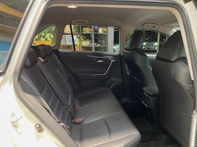 ＲＡＶ４ ハイブリッドＧ　純正９型ナビ　禁煙車　セーフティセンス　クリアランスソナー　ブラインドスポットモニター　パワーバックドア　１８インチ純正アルミ　パワーシート　シートポジションメモリー　快適温熱シート　バックカメラ（9枚目）