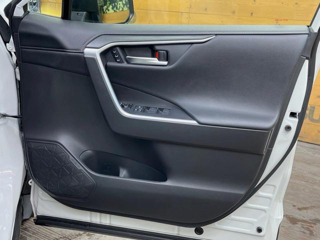 ＲＡＶ４ ハイブリッドＧ　純正９型ナビ　禁煙車　セーフティセンス　クリアランスソナー　ブラインドスポットモニター　パワーバックドア　１８インチ純正アルミ　パワーシート　シートポジションメモリー　快適温熱シート　バックカメラ（23枚目）