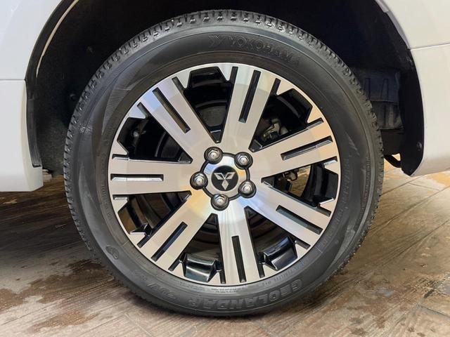 �y�����P�W�C���`�A���~�z�C�[���z�O�ςɃ}�b�`���������A���~�z�C�[���𑕒����Ă���܂��B�e��ЊO�A���~�z�C�[����A�X�^�b�h���X�^�C�����戵�����Ă���܂��B���񂲑��k����������