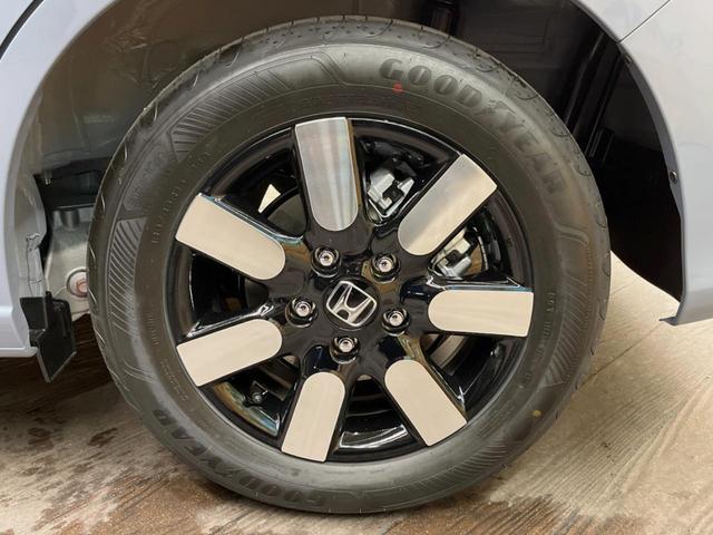 �y���������C���`�A���~�z�C�[���z�O�ςɃ}�b�`���������A���~�z�C�[���𑕒����Ă���܂��B�e��ЊO�A���~�z�C�[����A�X�^�b�h���X�^�C�����戵�����Ă���܂��B���񂲑��k����������