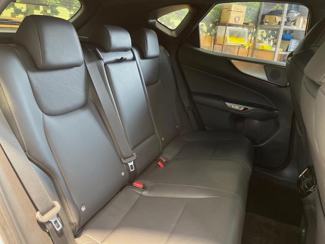 ＮＸ ＮＸ３５０ｈ　Ｆスポーツ　禁煙車　サンルーフ　純正１４インチディスプレイオーディオ　全周囲カメラ　プリクラッシュセーフティ　レーダークルーズ　メモリー機能付きパワーシート　ＡＣ１００Ｖ　パワーバックドア　前席シートエアコン（9枚目）