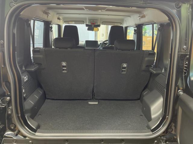 ���i�̂���������ʋ΁A���}���ɏ\���ȉ׎��X�y�[�X���m�ۂ��Ă���܂��B�Z�J���h�V�[�g��|���ƁA�傫�ȉו��̐ύڂ��\�ł���