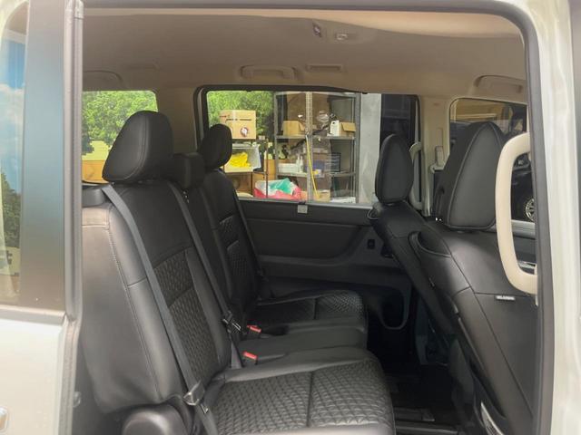 セレナ ｅ－パワー　ハイウェイスターＶ　両側ハンズフリーパワースライドドア　１２．３型メーカーナビ　シートヒーター　全周囲カメラ　ＥＴＣ　プロパイロット　革巻きステアリングホイール　純正１６インチアルミ　禁煙車　ＬＥＤヘッド　ＥＴＣ（8枚目）