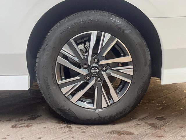 セレナ ｅ－パワー　ハイウェイスターＶ　両側ハンズフリーパワースライドドア　１２．３型メーカーナビ　シートヒーター　全周囲カメラ　ＥＴＣ　プロパイロット　革巻きステアリングホイール　純正１６インチアルミ　禁煙車　ＬＥＤヘッド　ＥＴＣ（13枚目）