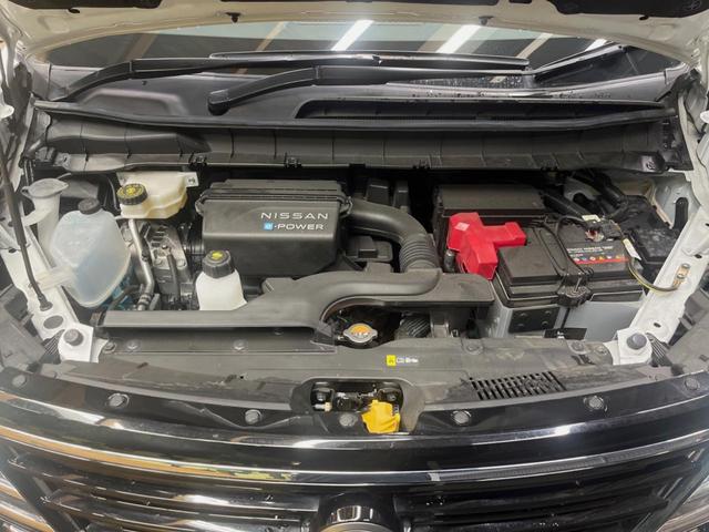 セレナ ｅ－パワー　ハイウェイスターＶ　両側ハンズフリーパワースライドドア　１２．３型メーカーナビ　シートヒーター　全周囲カメラ　ＥＴＣ　プロパイロット　革巻きステアリングホイール　純正１６インチアルミ　禁煙車　ＬＥＤヘッド　ＥＴＣ（18枚目）