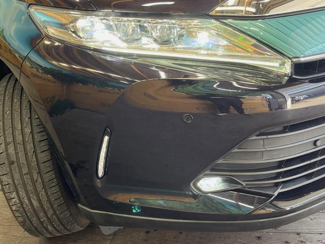 ハリアー プレミアム　純正９インチナビ　バックカメラ　セーフティセンス　レーダークルーズ　ハーフレザーシート　パワーバックドア　シーケンシャルターンランプ　１８インチアルミ　ウッドコンビステアリング　パワーシート　ＥＴＣ（12枚目）