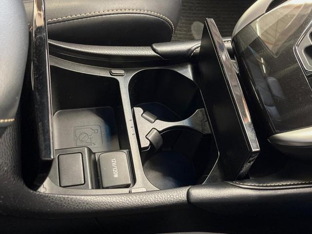 ハリアー プレミアム　純正９インチナビ　バックカメラ　セーフティセンス　レーダークルーズ　ハーフレザーシート　パワーバックドア　シーケンシャルターンランプ　１８インチアルミ　ウッドコンビステアリング　パワーシート　ＥＴＣ（41枚目）