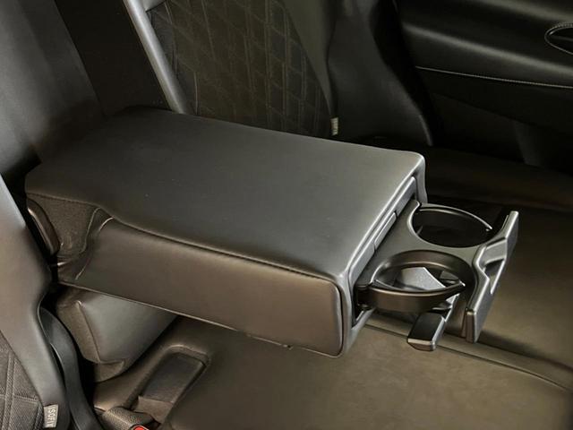 ハリアー プレミアム　純正９インチナビ　バックカメラ　セーフティセンス　レーダークルーズ　ハーフレザーシート　パワーバックドア　シーケンシャルターンランプ　１８インチアルミ　ウッドコンビステアリング　パワーシート　ＥＴＣ（42枚目）