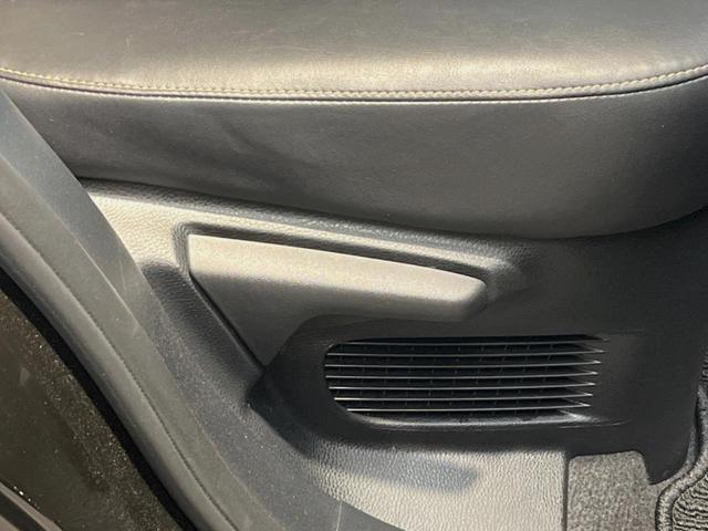 ハリアー プレミアム　純正９インチナビ　バックカメラ　セーフティセンス　レーダークルーズ　ハーフレザーシート　パワーバックドア　シーケンシャルターンランプ　１８インチアルミ　ウッドコンビステアリング　パワーシート　ＥＴＣ（43枚目）