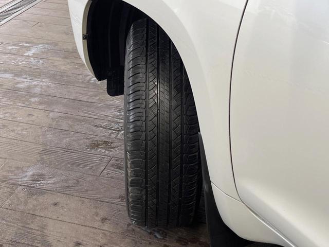 ランドクルーザープラド ＴＸ　Ｌパッケージ　マットブラックエディション　４ＷＤ　ディーゼル（軽油）　７人乗り　サンルーフ　全周囲カメラ　衝突被害軽減システム　レーダークルーズ　ブラインドスポットモニター　禁煙車　ベージュ内装　前席シートエアコン　コーナーセンサー（26枚目）
