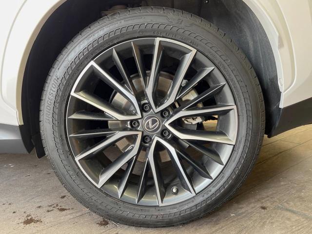 �y�����Q�O�C���`�A���~�z�C�[���z�O�ςɃ}�b�`���������A���~�z�C�[���𑕒����Ă���܂��B�e��ЊO�A���~�z�C�[����A�X�^�b�h���X�^�C�����戵�����Ă���܂��B���񂲑��k����������