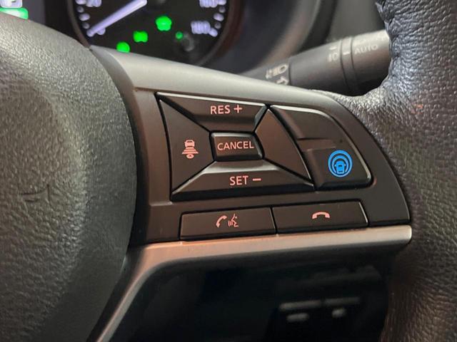 キックス Ｘ　純正９型ナビ　全周囲カメラ　プロパイロット　禁煙車　デジタルインナーミラー　ハーフレザーシート　ＬＥＤヘッド　衝突被害軽減システム　ルーフレール　ビルトインＥＴＣ　純正１７インチアルミ（5枚目）