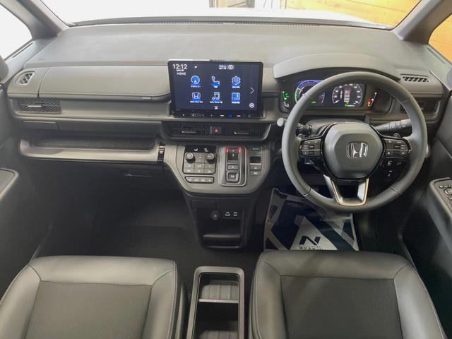 ステップワゴン ｅ：ＨＥＶスパーダ　登録済未使用車　純正１１．４インチナビ　バックカメラ　ホンダセンシング　レーダークルーズ　ハーフレザーシート　両側パワスラ　ブラインドスポットモニター　シーケンシャルターンランプ　パワーバックドア（2枚目）