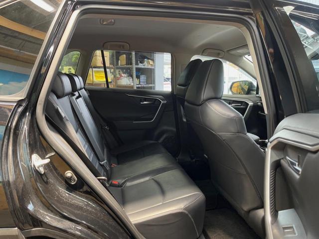 RAV4 G Zパッケージ 純正9インチナビ バックカメラ セーフティセンス レーダークルーズ ブラインドスポットモニター デジタルインナーミラー ハンズフリーパワーバックドア グレード専用19インチアルミ 合皮シート ETC(9枚目)